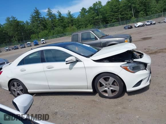 2015 Mercedes-Benz CLA 250 with VIN WDDSJ4GB0FN233222, listed as a IAAI auction lot 42621472 with 252,676 mi miles and . Bid and sale history available at DreamBid. Image 14.