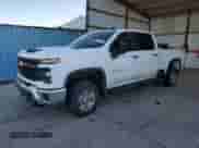 2024 Chevrolet Silverado 2500HD Work Truck с VIN 2GC4YLE73R1116053, выставлен на аукционе Copart как лот 69352555 с пробегом 57 082 миль миль и Списание • Salvage title. История ставок и продаж доступна на DreamBid. Изображение 1.