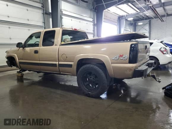 1999 Chevrolet Silverado 2500 LS with VIN 1GCGK29U5XE171379, listed as a Copart auction lot 62301075 with 155,172 mi miles and Salvage title. Bid and sale history available at DreamBid. Image 2.