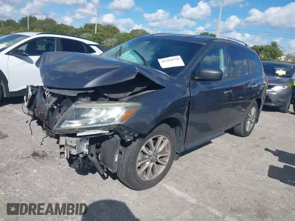 2014 Nissan Pathfinder S z VIN 5N1AR2MN6EC724725, wystawiony jako IAAI lot #41564938 z przebiegiem 101 500 mil mil oraz . Historia ofert i sprzedaży dostępna na DreamBid. Obrazek 17.