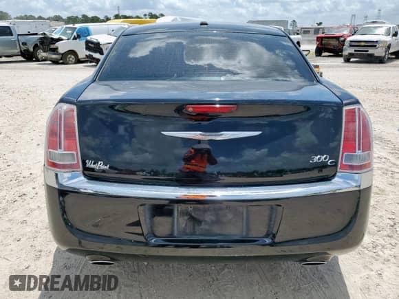 2012 Chrysler 300 C z VIN 2C3CCAET6CH274403, wystawiony jako Copart lot #59564625 z przebiegiem 117 281 mil mil oraz Szkoda całkowita • Salvage title. Historia ofert i sprzedaży dostępna na DreamBid. Obrazek 6.