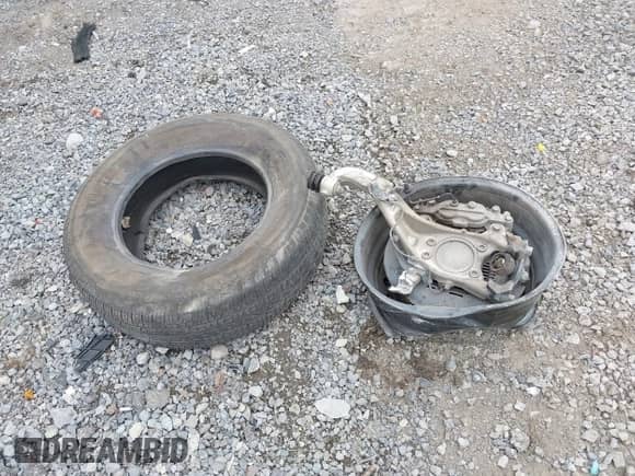 2024 Toyota Tacoma SR with VIN 3TYJDAHN7RT014121, listed as a IAAI auction lot 42852653 with 24,856 mi miles and . Bid and sale history available at DreamBid. Image 12.