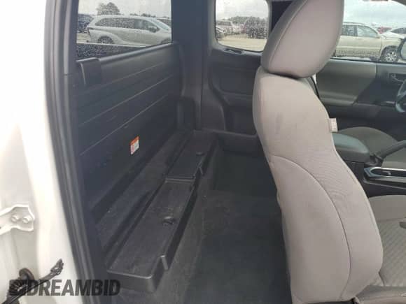 2023 Toyota Tacoma SR z VIN 3TYRX5GN2PT085100, wystawiony jako Copart lot #70010035 z przebiegiem 48 446 mil mil oraz Szkoda całkowita • Salvage title. Historia ofert i sprzedaży dostępna na DreamBid. Obrazek 10.