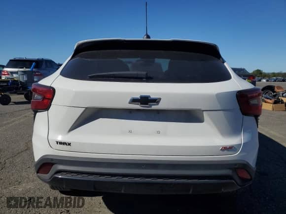 2025 Chevrolet Trax 1RS с VIN KL77LGEPXSC000588, выставлен на аукционе Copart как лот 84718275 с пробегом 14 406 миль миль и Списание • Salvage title. История ставок и продаж доступна на DreamBid. Изображение 6.