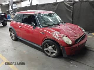 2005 MINI Hardtop z VIN WMWRC33485TJ63691, wystawiony jako IAAI lot #42672066 z przebiegiem 183 614 mil mil oraz . Historia ofert i sprzedaży dostępna na DreamBid. Obrazek 1.