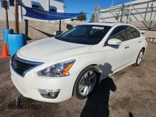 2015 Nissan Altima SV z VIN 1N4AL3AP7FC124370, wystawiony jako Copart lot #82210035 z przebiegiem 127 617 mil mil oraz Szkoda całkowita • Salvage title. Historia ofert i sprzedaży dostępna na DreamBid. Obrazek 1.