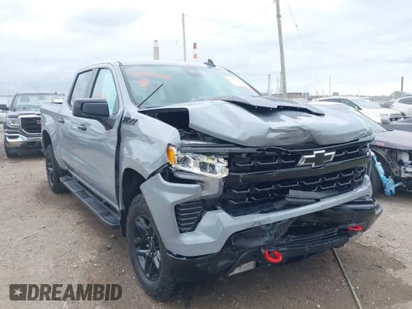 2024 Chevrolet Silverado 1500 LT Trail Boss z VIN 3GCUDFED0RG262534, wystawiony jako IAAI lot #43041798 z przebiegiem 13 436 mil mil oraz . Historia ofert i sprzedaży dostępna na DreamBid. Obrazek 6.