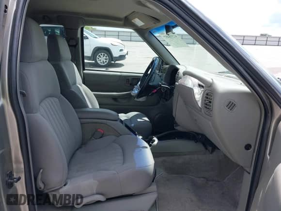 2003 Chevrolet S-10 LS с VIN 1GCCS19X638286374, выставлен на аукционе IAAI как лот 42358497 с пробегом 55 943 миль миль и . История ставок и продаж доступна на DreamBid. Изображение 5.