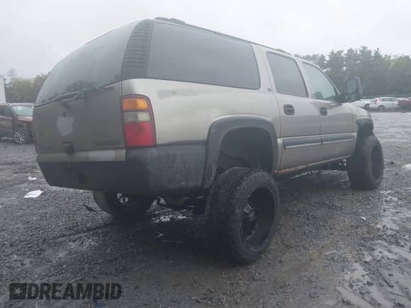 2002 Chevrolet Suburban Z71 with VIN 3GNFK16Z02G152026, listed as a IAAI auction lot 43299338 with 190,704 mi miles and . Bid and sale history available at DreamBid. Image 4.