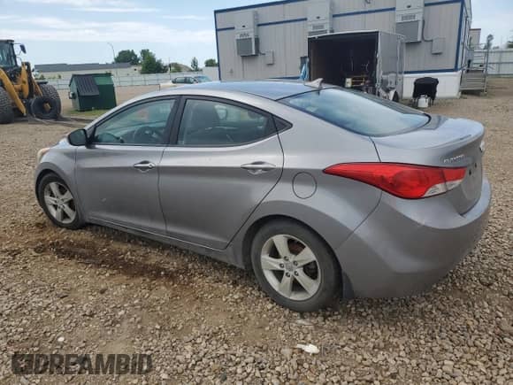 2013 Hyundai Elantra GLS z VIN KMHDH4AE5DU935181, wystawiony jako Copart lot #61976375 z przebiegiem Nie podano mil oraz Czysty tytuł • Clean title. Historia ofert i sprzedaży dostępna na DreamBid. Obrazek 2.