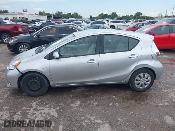 2014 Toyota Prius One z VIN JTDKDTB31E1059131, wystawiony jako IAAI lot #42999949 z przebiegiem 185 962 mil mil oraz . Historia ofert i sprzedaży dostępna na DreamBid. Obrazek 14.