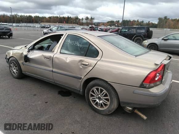2004 Volvo S60 с VIN YV1RS61T942344217, выставлен на аукционе IAAI как лот 41193657 с пробегом 177 399 миль миль и . История ставок и продаж доступна на DreamBid. Изображение 3.