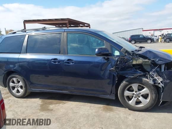 2019 Toyota Sienna LE Auto Access Seat with VIN 5TDKZ3DC2KS012588, listed as a IAAI auction lot 43407390 with 88,812 mi miles and . Bid and sale history available at DreamBid. Image 13.