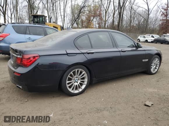 2014 BMW 7 Series 750i xDrive с VIN WBAYB6C52ED224729, выставлен на аукционе Copart как лот 77781224 с пробегом Не указан миль и Списание • Salvage title. История ставок и продаж доступна на DreamBid. Изображение 3.