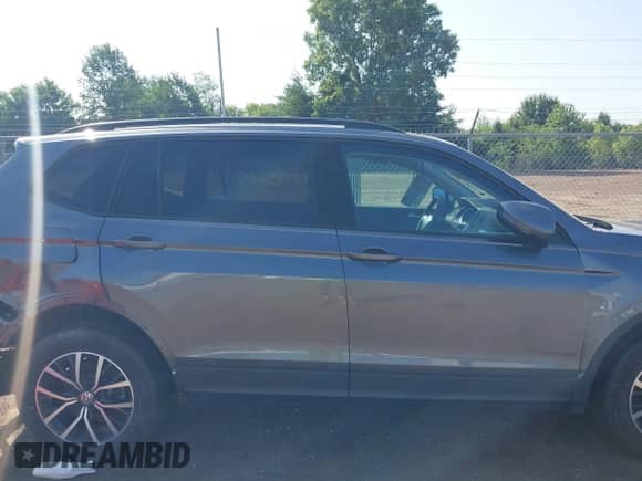 2021 Volkswagen Tiguan S z VIN 3VV0B7AX3MM038342, wystawiony jako IAAI lot #42545665 z przebiegiem 66 809 mil mil oraz . Historia ofert i sprzedaży dostępna na DreamBid. Obrazek 14.