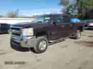 2008 Chevrolet Silverado 2500HD 1LT z VIN 1GCHC23K78F115528, wystawiony jako Copart lot #88973945 z przebiegiem 125 231 mil mil oraz Szkoda całkowita • Salvage title. Historia ofert i sprzedaży dostępna na DreamBid. Obrazek 1.