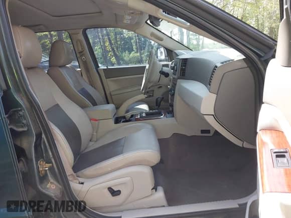 2005 Jeep Grand Cherokee Limited with VIN 1J8HR58285C690011, listed as a IAAI auction lot 43329330 with 114,721 mi miles and . Bid and sale history available at DreamBid. Image 5.