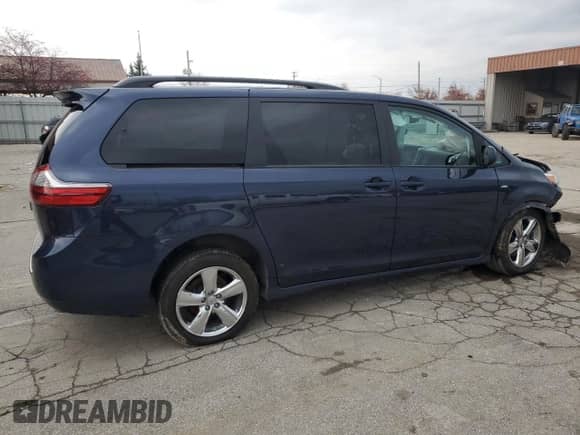 2020 Toyota Sienna LE with VIN 5TDJZ3DC2LS246596, listed as a Copart auction lot 82495544 with Not provided miles and Salvage title. Bid and sale history available at DreamBid. Image 3.