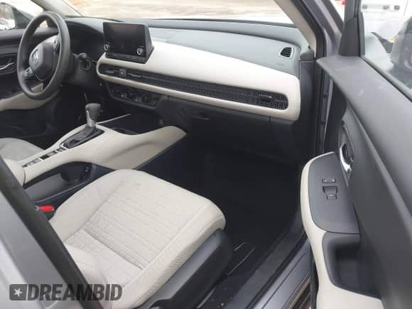 2025 Honda HR-V LX с VIN 3CZRZ2H36SM732358, выставлен на аукционе IAAI как лот 42029042 с пробегом 2 188 миль миль и . История ставок и продаж доступна на DreamBid. Изображение 5.