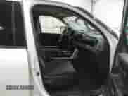 2023 Toyota Tundra SR5 z VIN 5TFLA5DAXPX063554, wystawiony jako IAAI lot #41943423 z przebiegiem 82 823 mil mil oraz . Historia ofert i sprzedaży dostępna na DreamBid. Obrazek 5.