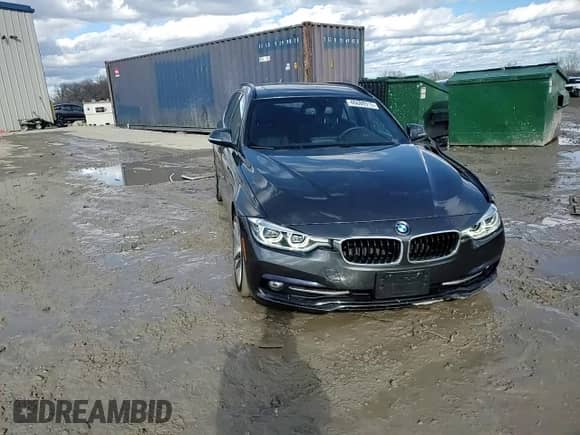 2018 BMW 3 Series 330i xDrive with VIN WBA8K3C50JA023809, listed as a Copart auction lot 46688915 with 25,120 mi miles and Clean title. Bid and sale history available at DreamBid. Image 13.