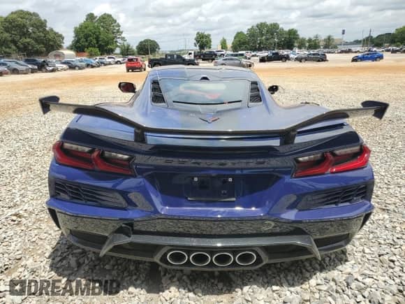 2025 Chevrolet Corvette 3LZ z VIN 1G1YF2D31S5600459, wystawiony jako Copart lot #60920535 z przebiegiem 1 320 mil mil oraz Szkoda całkowita • Salvage title. Historia ofert i sprzedaży dostępna na DreamBid. Obrazek 6.