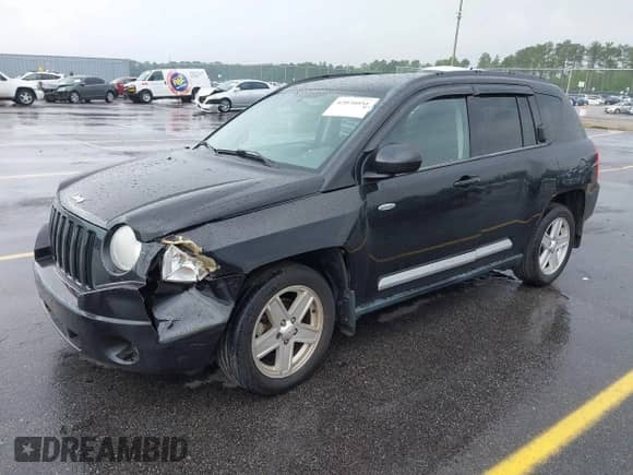 2010 Jeep Compass Sport z VIN 1J4NT1FB6AD638222, wystawiony jako IAAI lot #42076051 z przebiegiem 201 986 mil mil oraz . Historia ofert i sprzedaży dostępna na DreamBid. Obrazek 2.