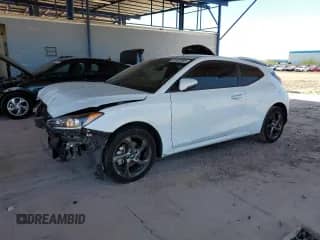 2021 Hyundai Veloster 2.0 z VIN KMHTG6AF7MU032825, wystawiony jako Copart lot #55902995 z przebiegiem 60 347 mil mil oraz Szkoda całkowita • Salvage title. Historia ofert i sprzedaży dostępna na DreamBid. Obrazek 1.