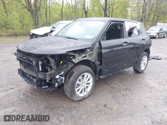 2024 Chevrolet TrailBlazer LS z VIN KL79MNSL9RB160604, wystawiony jako IAAI lot #42172217 z przebiegiem 8 756 mil mil oraz . Historia ofert i sprzedaży dostępna na DreamBid. Obrazek 2.
