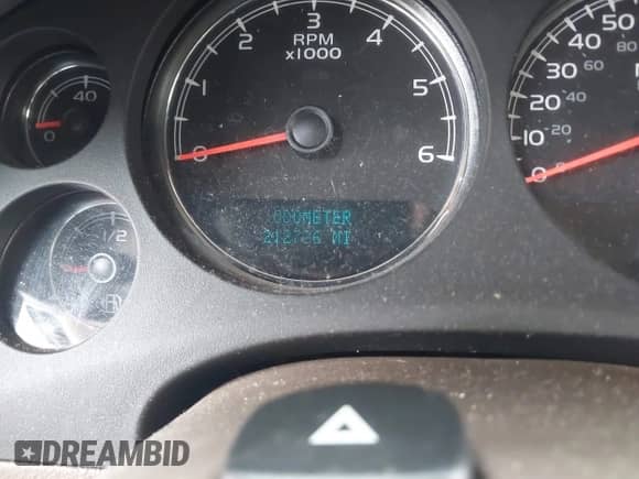 2013 Chevrolet Tahoe LTZ z VIN 1GNSCCE02DR165406, wystawiony jako IAAI lot #42798022 z przebiegiem 212 726 mil mil oraz . Historia ofert i sprzedaży dostępna na DreamBid. Obrazek 7.