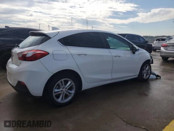 2018 Chevrolet Cruze LT z VIN 3G1BE6SM4JS576075, wystawiony jako Copart lot #81135265 z przebiegiem 87 663 mil mil oraz Nie do naprawy • Non repairable. Historia ofert i sprzedaży dostępna na DreamBid. Obrazek 3.