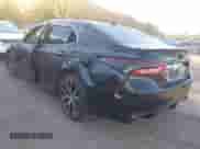 2022 Toyota Camry SE z VIN 4T1G11AK2NU663339, wystawiony jako IAAI lot #43379352 z przebiegiem 69 383 mil mil oraz . Historia ofert i sprzedaży dostępna na DreamBid. Obrazek 3.