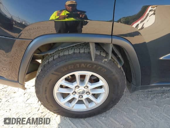 2020 Jeep Grand Cherokee Laredo E with VIN 1C4RJFAG8LC163503, listed as a IAAI auction lot 42948393 with 140,737 mi miles and . Bid and sale history available at DreamBid. Image 18.