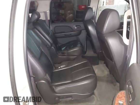 2008 Chevrolet Suburban LTZ с VIN 1GNFK16328R220184, выставлен на аукционе IAAI как лот 43389843 с пробегом 213 636 миль миль и . История ставок и продаж доступна на DreamBid. Изображение 8.