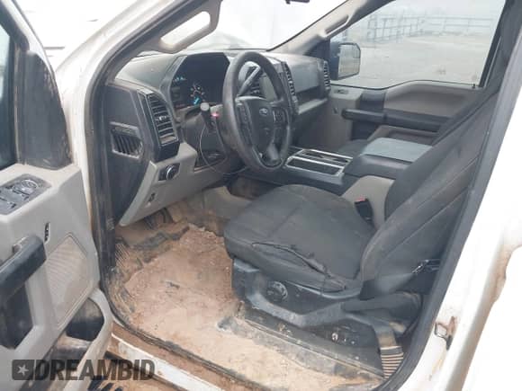 2018 Ford F-150 XL z VIN 1FTEW1EP8JKD66567, wystawiony jako IAAI lot #43518218 z przebiegiem 183 414 mil mil oraz . Historia ofert i sprzedaży dostępna na DreamBid. Obrazek 19.