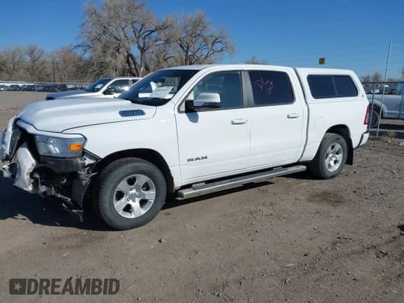 2024 Ram 1500 Big Horn z VIN 1C6SRFFT2RN119324, wystawiony jako IAAI lot #42025347 z przebiegiem 54 131 mil mil oraz . Historia ofert i sprzedaży dostępna na DreamBid. Obrazek 22.