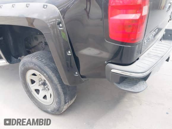 2016 Chevrolet Silverado 1500 LT z VIN 3GCPCREC7GG270152, wystawiony jako IAAI lot #43135646 z przebiegiem 211 866 mil mil oraz . Historia ofert i sprzedaży dostępna na DreamBid. Obrazek 16.