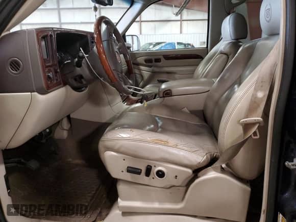 2005 Cadillac Escalade z VIN 1GYEK63N95R118054, wystawiony jako Copart lot #84563945 z przebiegiem Nie podano mil oraz Czysty tytuł • Clean title. Historia ofert i sprzedaży dostępna na DreamBid. Obrazek 7.