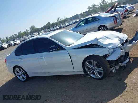 2014 BMW 3 Series 335i с VIN WBA3A9C53EF478419, выставлен на аукционе IAAI как лот 42510440 с пробегом 165 744 миль миль и . История ставок и продаж доступна на DreamBid. Изображение 13.