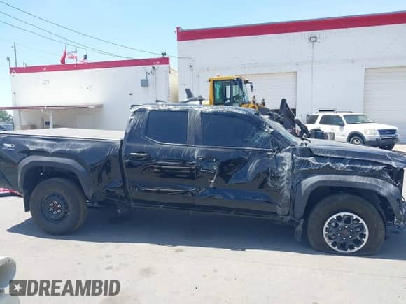 2024 Toyota Tacoma SR5 с VIN 3TMLB5JN3RM053168, выставлен на аукционе IAAI как лот 42362933 с пробегом 14 943 миль миль и . История ставок и продаж доступна на DreamBid. Изображение 14.