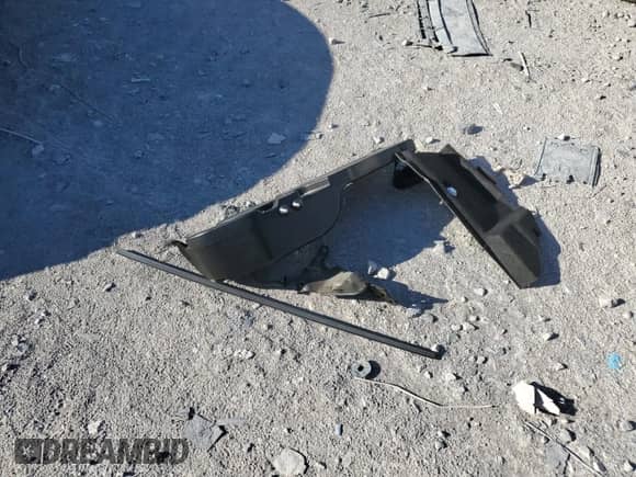 2017 Ram 1500 Rebel z VIN 1C6RR7YT5HS572564, wystawiony jako Copart lot #70191545 z przebiegiem Nie podano mil oraz Szkoda całkowita • Salvage title. Historia ofert i sprzedaży dostępna na DreamBid. Obrazek 12.