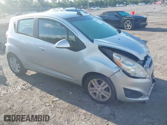 2015 Chevrolet Spark LT z VIN KL8CD6S91FC727101, wystawiony jako IAAI lot #42252602 z przebiegiem 130 304 mil mil oraz . Historia ofert i sprzedaży dostępna na DreamBid. Obrazek 1.