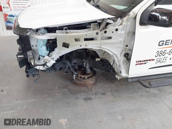 2019 Chevrolet Colorado 4WD LT z VIN 1GCGTCEN0K1275182, wystawiony jako IAAI lot #43240132 z przebiegiem 69 939 mil mil oraz . Historia ofert i sprzedaży dostępna na DreamBid. Obrazek 6.