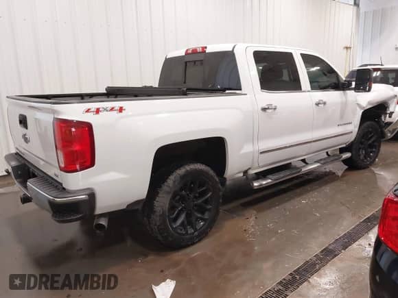 2017 Chevrolet Silverado 1500 LTZ z VIN 3GCUKSEC1HG286538, wystawiony jako IAAI lot #41861745 z przebiegiem 105 033 mil mil oraz . Historia ofert i sprzedaży dostępna na DreamBid. Obrazek 4.
