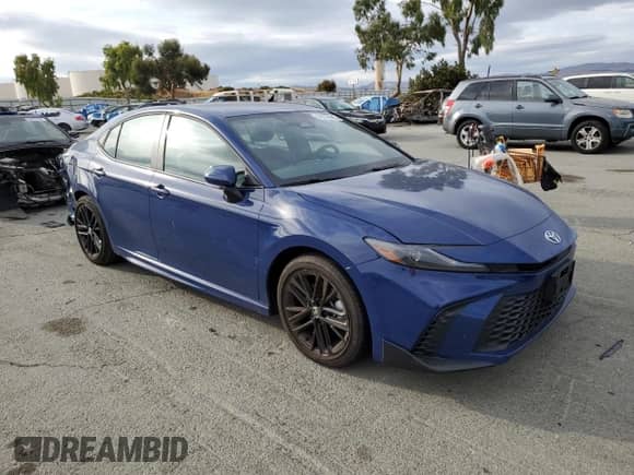 2025 Toyota Camry LE with VIN 4T1DAACK3SU142917, listed as a Copart auction lot 84263045 with 11,431 mi miles and Salvage title. Bid and sale history available at DreamBid. Image 4.