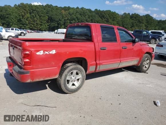 2005 Dodge Dakota SLT с VIN 1D7HW48N75S102468, выставлен на аукционе Copart как лот 70258155 с пробегом 125 307 миль миль и Списание • Salvage title. История ставок и продаж доступна на DreamBid. Изображение 3.
