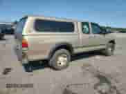 2002 Toyota Tundra SR5 z VIN 5TBRN34102S254202, wystawiony jako Copart lot #71814075 z przebiegiem 167 582 mil mil oraz Szkoda całkowita • Salvage title. Historia ofert i sprzedaży dostępna na DreamBid. Obrazek 3.