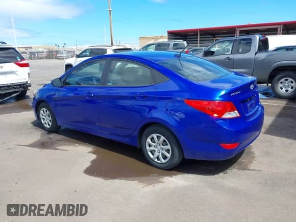 2013 Hyundai Accent GLS z VIN KMHCT4AE9DU303939, wystawiony jako IAAI lot #42500141 z przebiegiem 39 937 mil mil oraz . Historia ofert i sprzedaży dostępna na DreamBid. Obrazek 3.