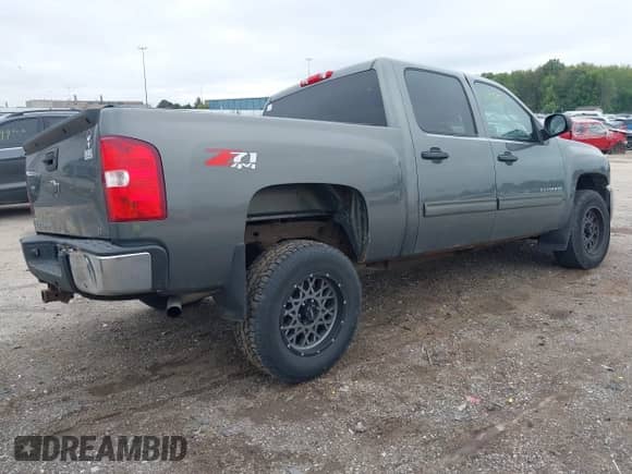 2011 Chevrolet Silverado 1500 LT with VIN 3GCPKSE36BG142049, listed as a IAAI auction lot 43304595 with 175,136 mi miles and . Bid and sale history available at DreamBid. Image 4.