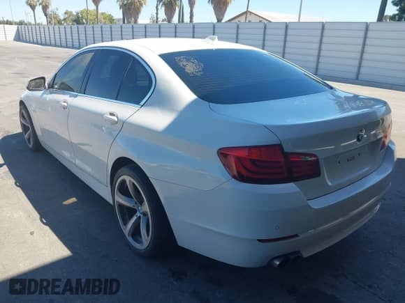 2013 BMW 5 Series 528i с VIN WBAXG5C53DD229881, выставлен на аукционе IAAI как лот 42923629 с пробегом 149 557 миль миль и . История ставок и продаж доступна на DreamBid. Изображение 3.